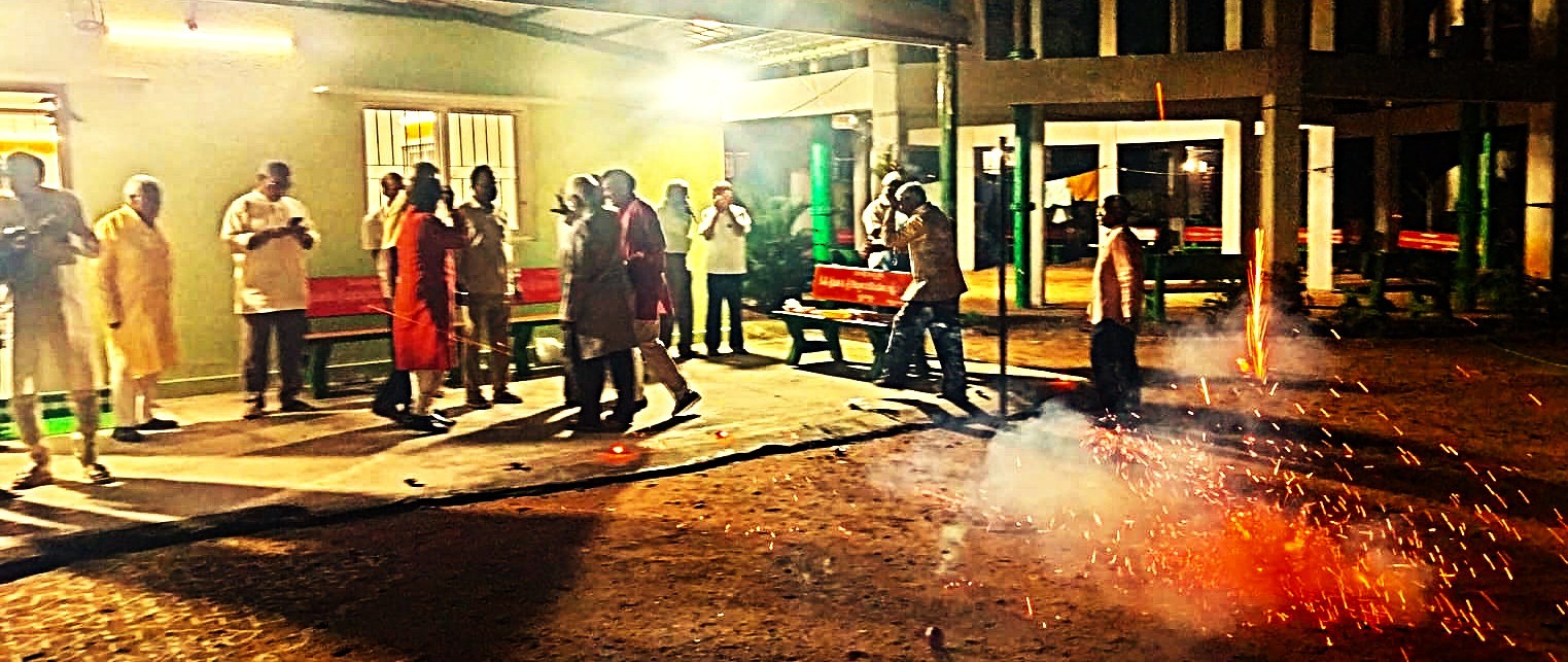 4. Senior citizens enjoying with crakers.jpg